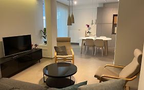 Fofi'S City Center Apartment